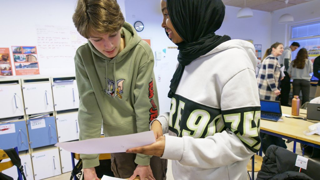 Two students in Fatima Belouahi's class